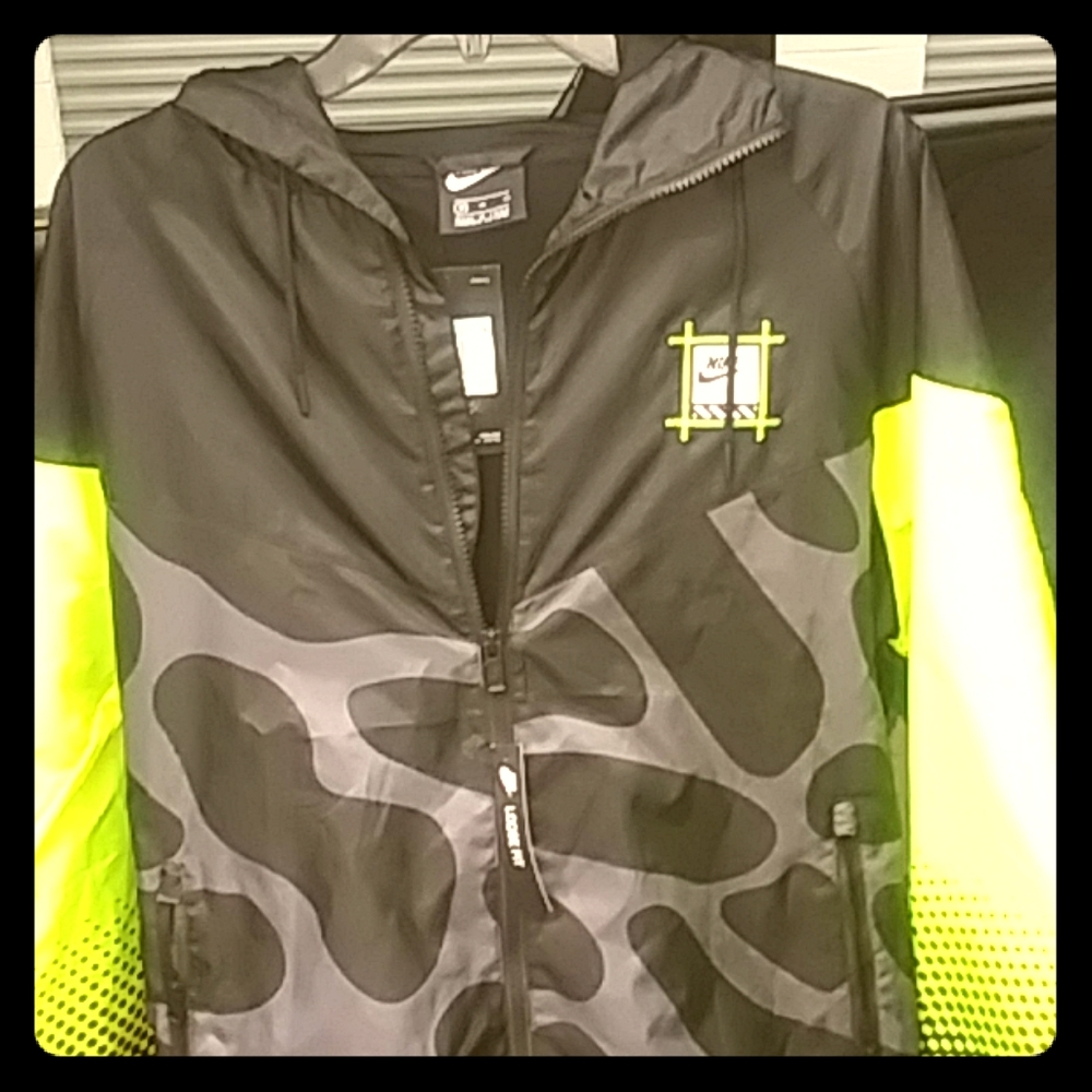 Nike Jacket - Picture 1 of 4